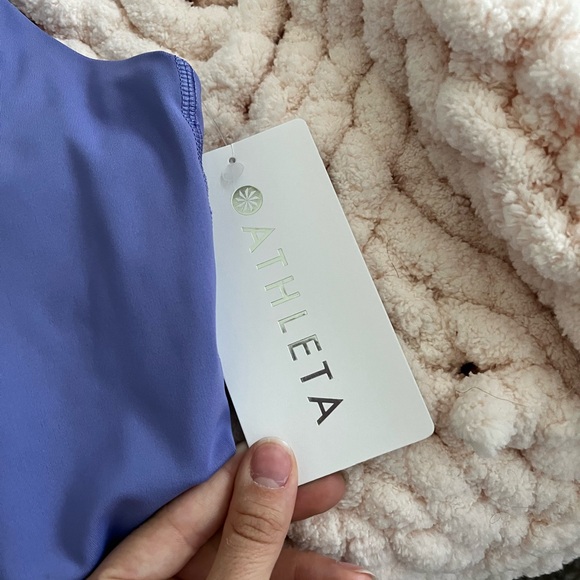 Athleta Power of She crop tank - Picture 3 of 5